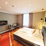 Friedrich 4*